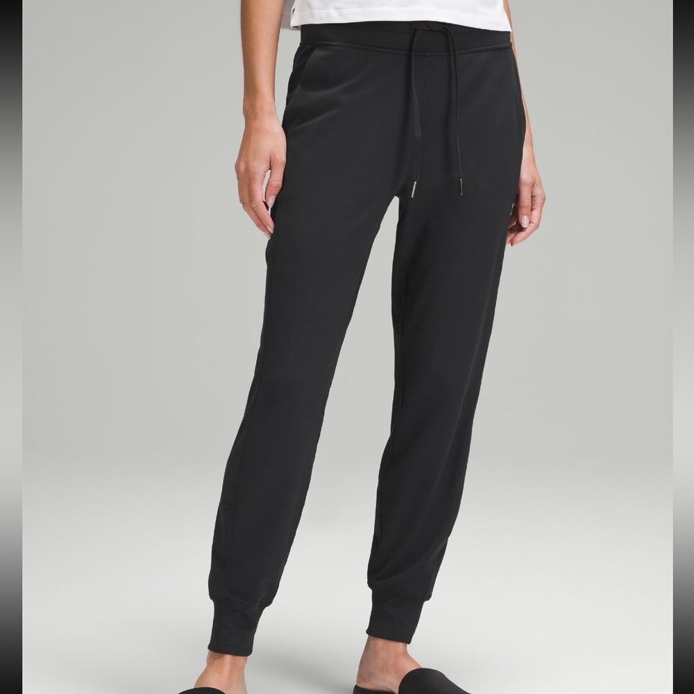 Ready to Rulu high rise jogger lululemon lulu women’s 8 black like new